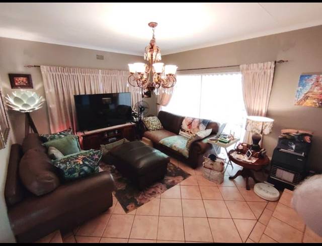 4 BEDROOM HOUSE FOR SALE IN MULBARTON